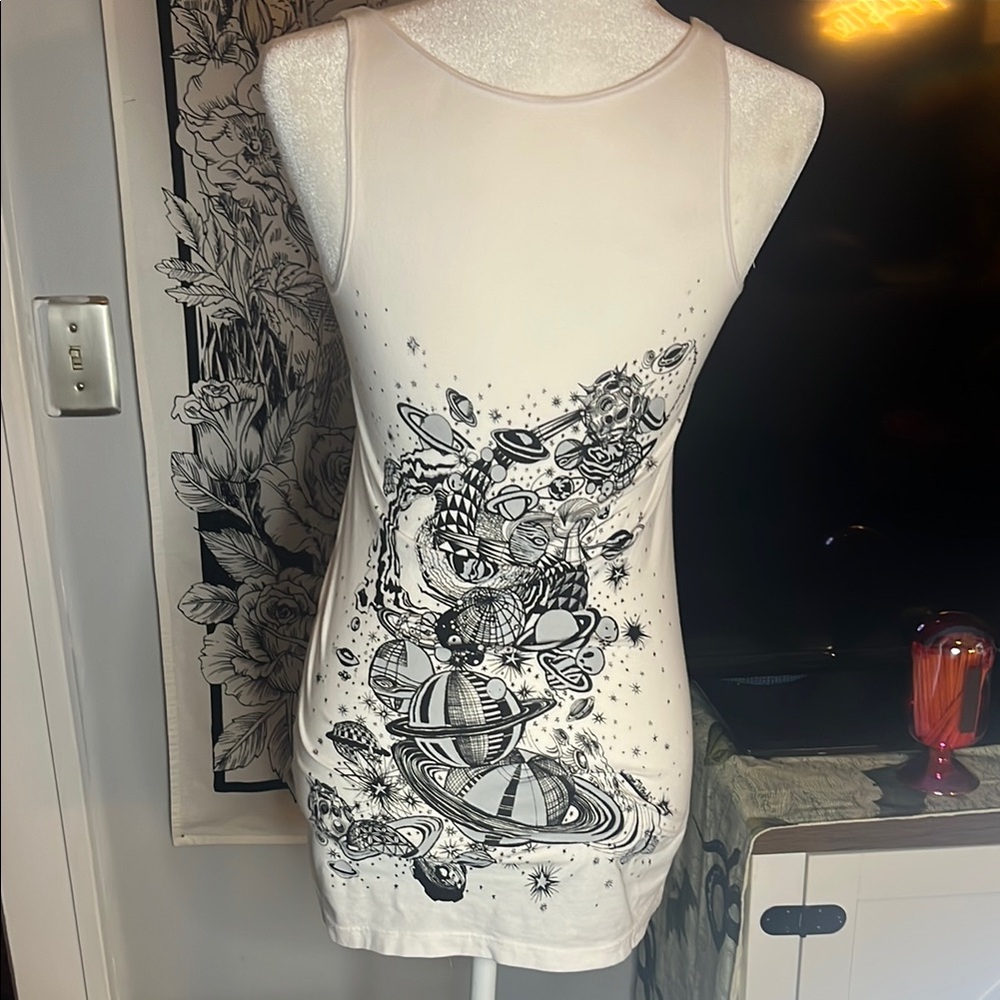 Lauren Moshi Black and White Graphic Sleeveless Tank Top - Picture 3 of 5